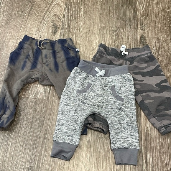 4 Pairs of Sweatpants - Picture 1 of 5